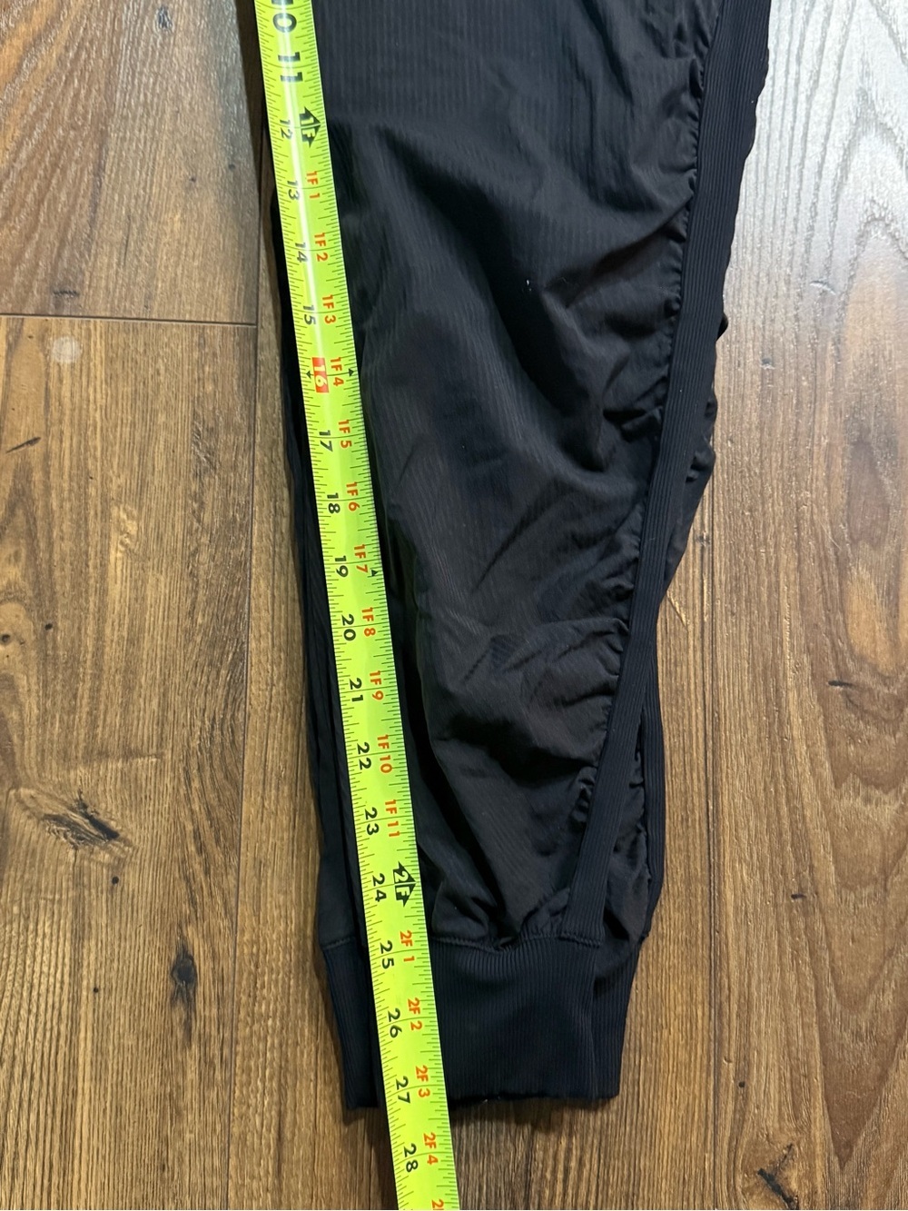 Lululemon Black Ruched Jogger Pants Women’s Size 10 Lightweight Athleisure - Picture 6 of 7